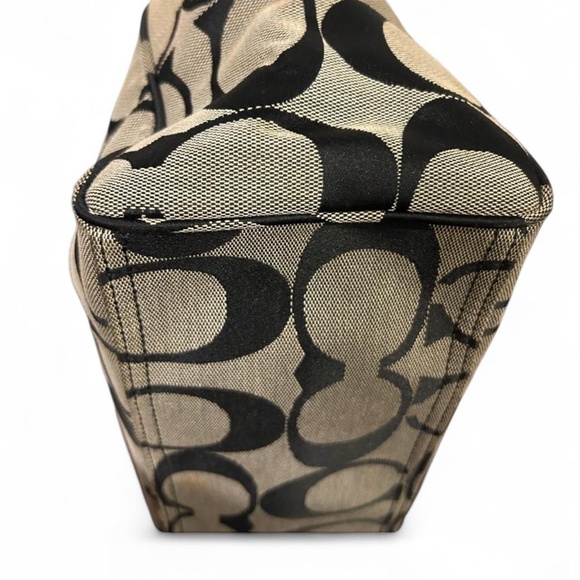 COACH Signature Daisy Signature Large Tote - 2017 Style F148782 w/ 2 Hangtags - Picture 10 of 11